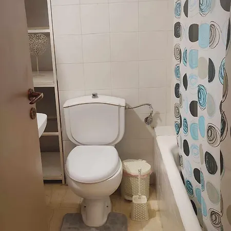 Next To The Apartment. דירה קלמאטה